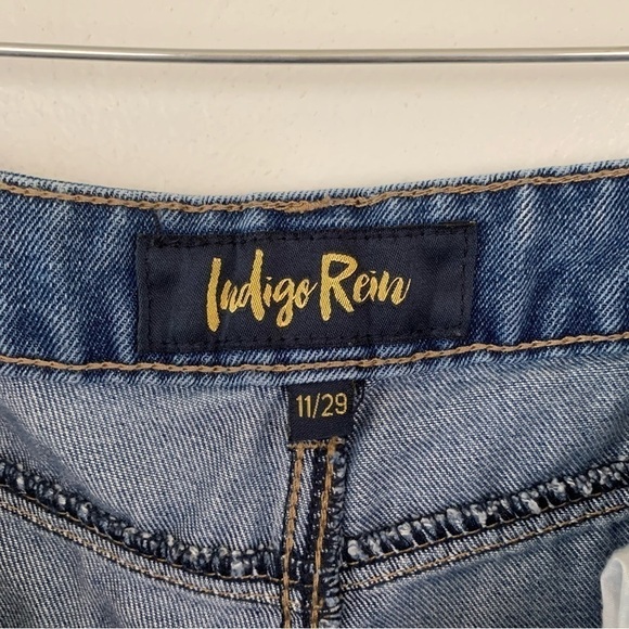 Indigo Rein Dark Wash Heavy Distressed Boyfriend Denim Capris Size 11 - Picture 4 of 5